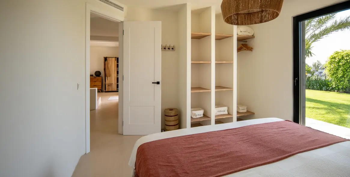 Short-term rent of detached villa in Estepona 81