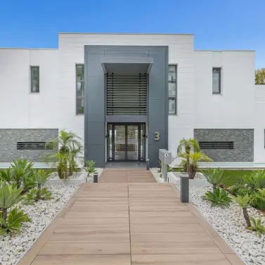 Venta de apartamento en planta media en Benahavís