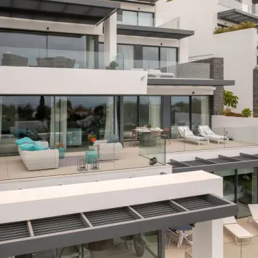 Venta de apartamento en planta media en Benahavís