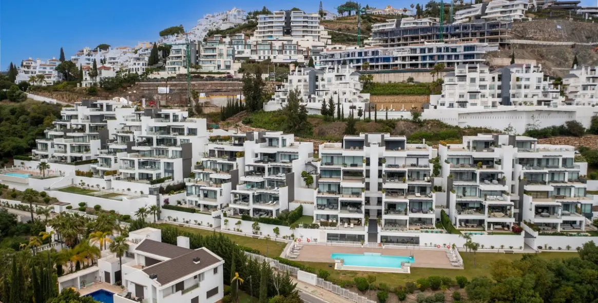 Venta de apartamento en planta media en Benahavís 4