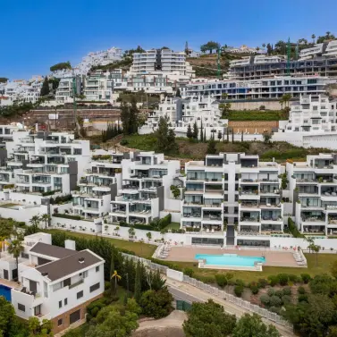 Venta de apartamento en planta media en Benahavís