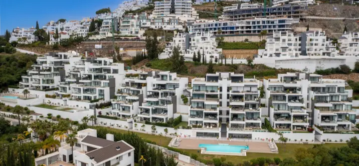 Venta de apartamento en planta media en Benahavís 3