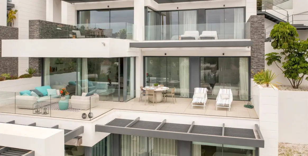 Venta de apartamento en planta media en Benahavís 5