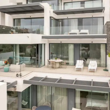 Venta de apartamento en planta media en Benahavís