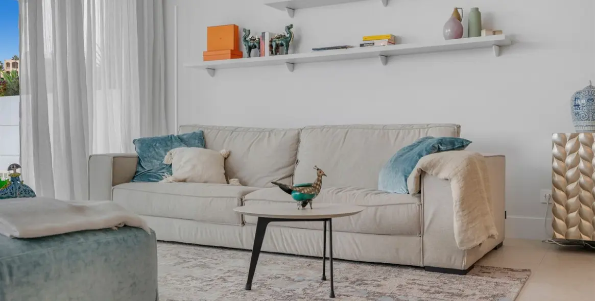 Venta de apartamento en planta media en Benahavís 12