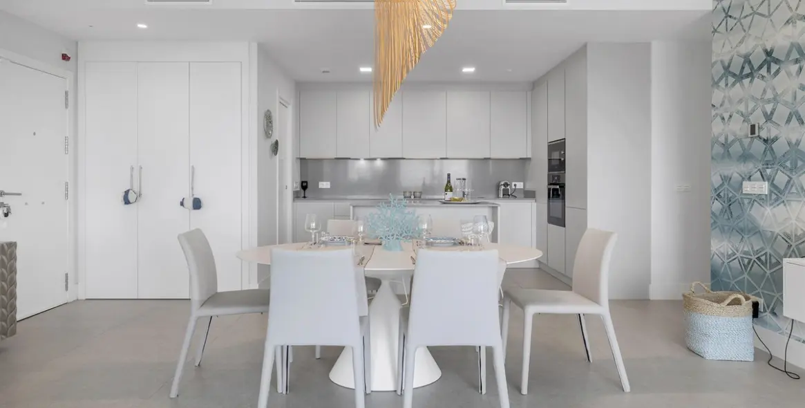 Venta de apartamento en planta media en Benahavís 15