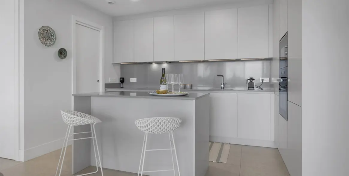 Venta de apartamento en planta media en Benahavís 16