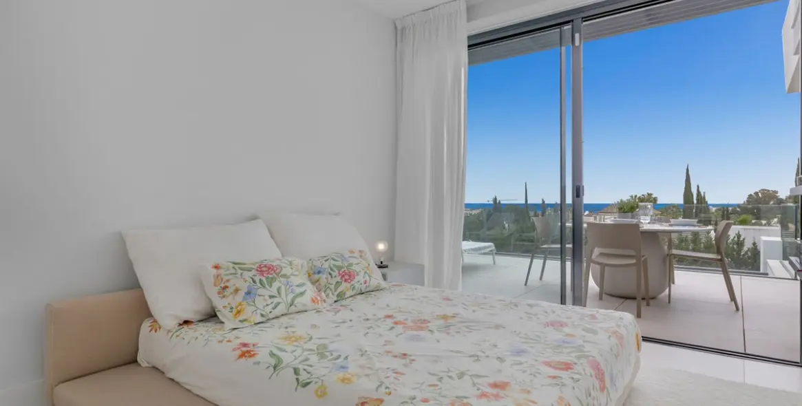 Venta de apartamento en planta media en Benahavís 23