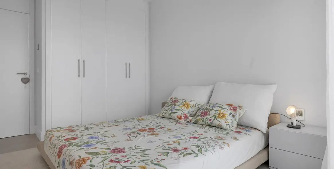 Venta de apartamento en planta media en Benahavís 24