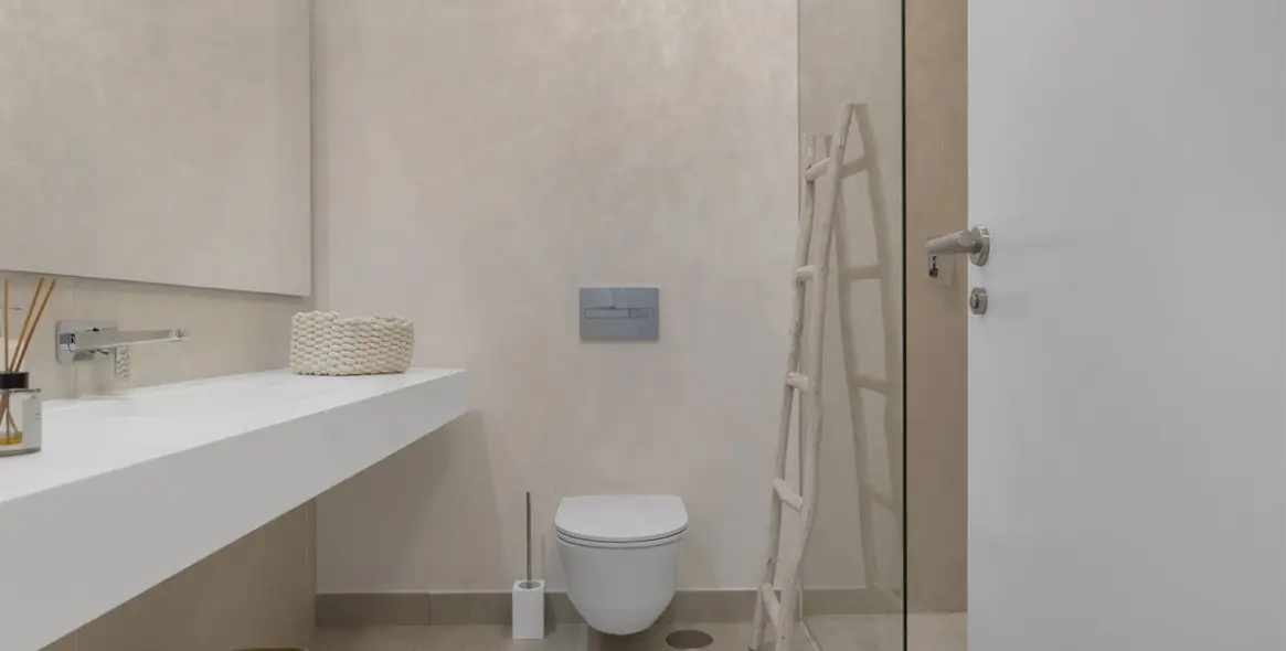 Venta de apartamento en planta media en Benahavís 28