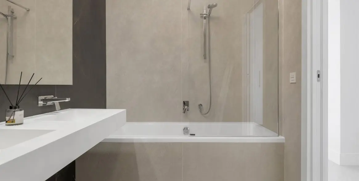 Venta de apartamento en planta media en Benahavís 32