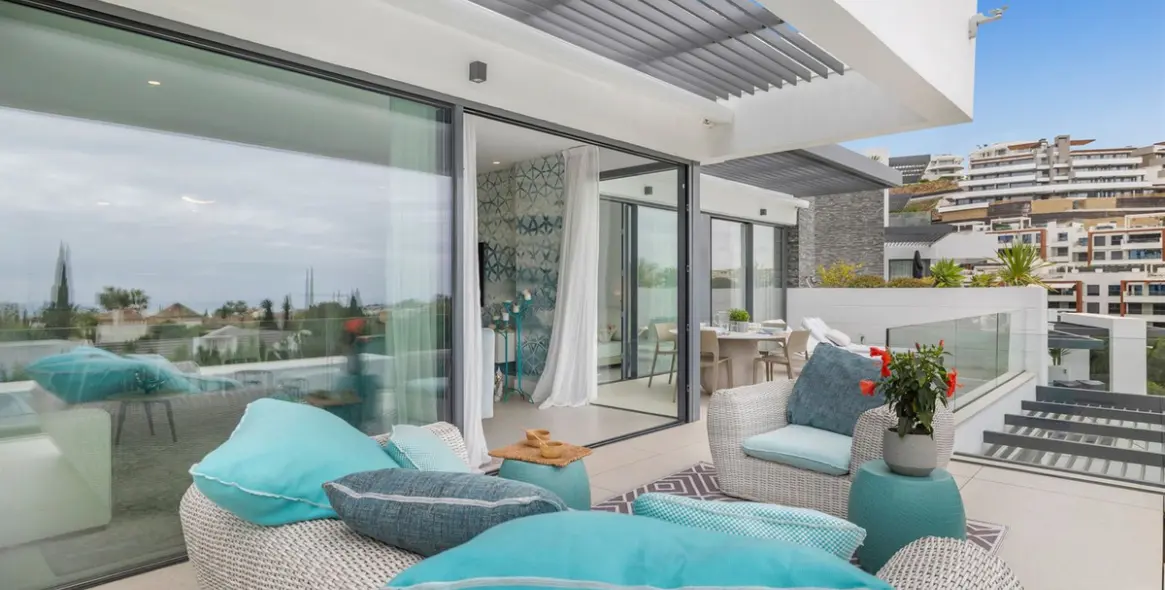 Venta de apartamento en planta media en Benahavís 35