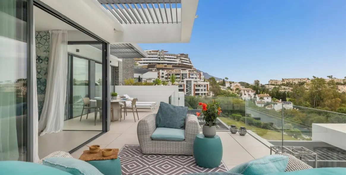 Venta de apartamento en planta media en Benahavís 36