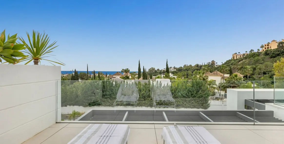 Venta de apartamento en planta media en Benahavís 39