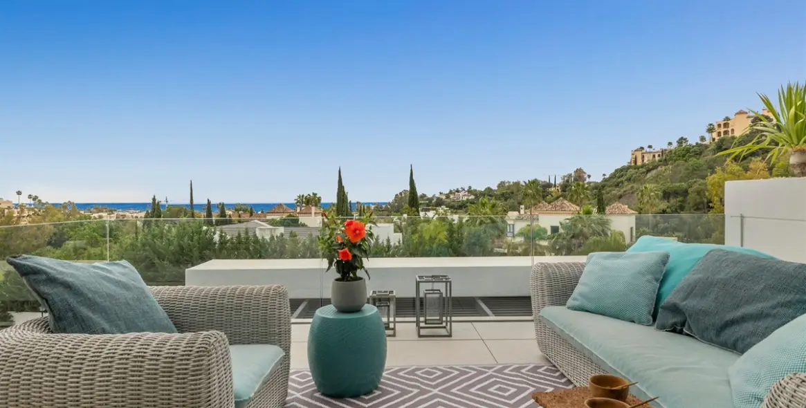 Venta de apartamento en planta media en Benahavís 41