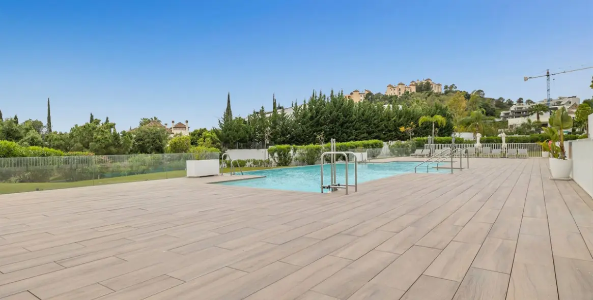 Venta de apartamento en planta media en Benahavís 42