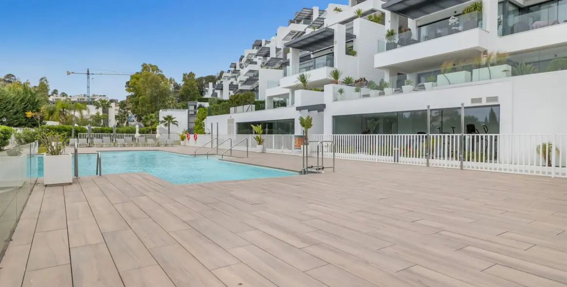 Venta de apartamento en planta media en Benahavís 43