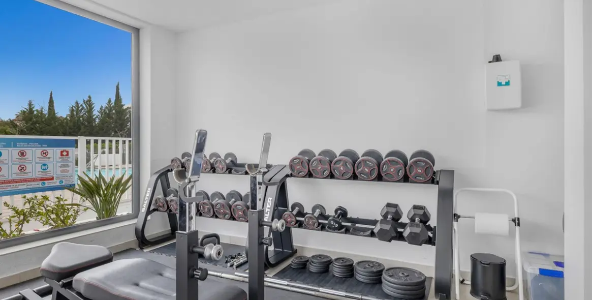 Venta de apartamento en planta media en Benahavís 45
