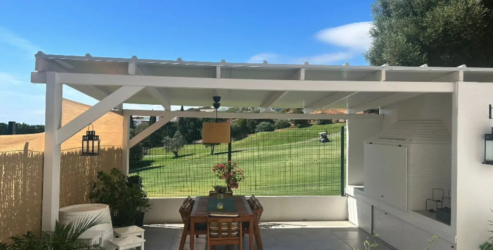 Продажа апартаментов на первом этаже в Casares Playa 1