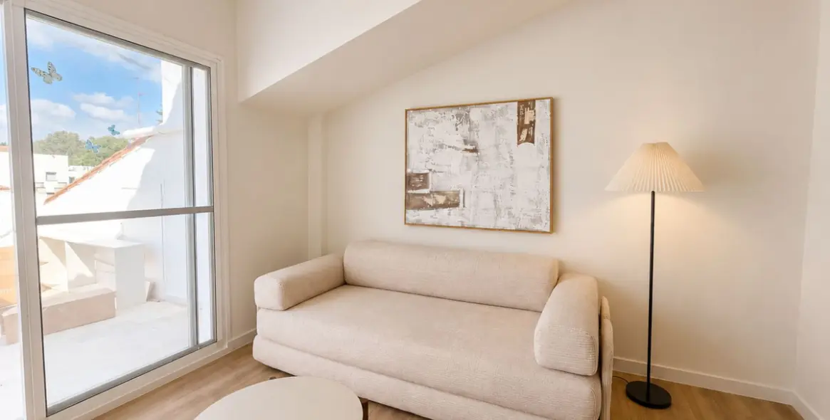 Sale of penthouse in The Golden Mile 1