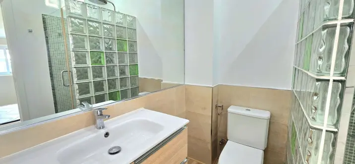 Sale of penthouse in The Golden Mile 4