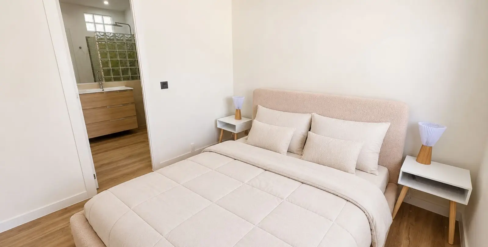 Sale of penthouse in The Golden Mile 4