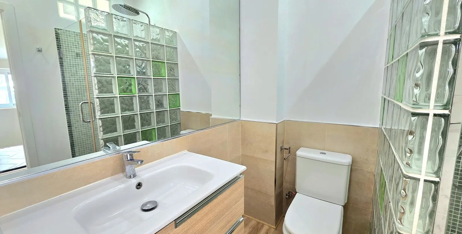 Sale of penthouse in The Golden Mile 5