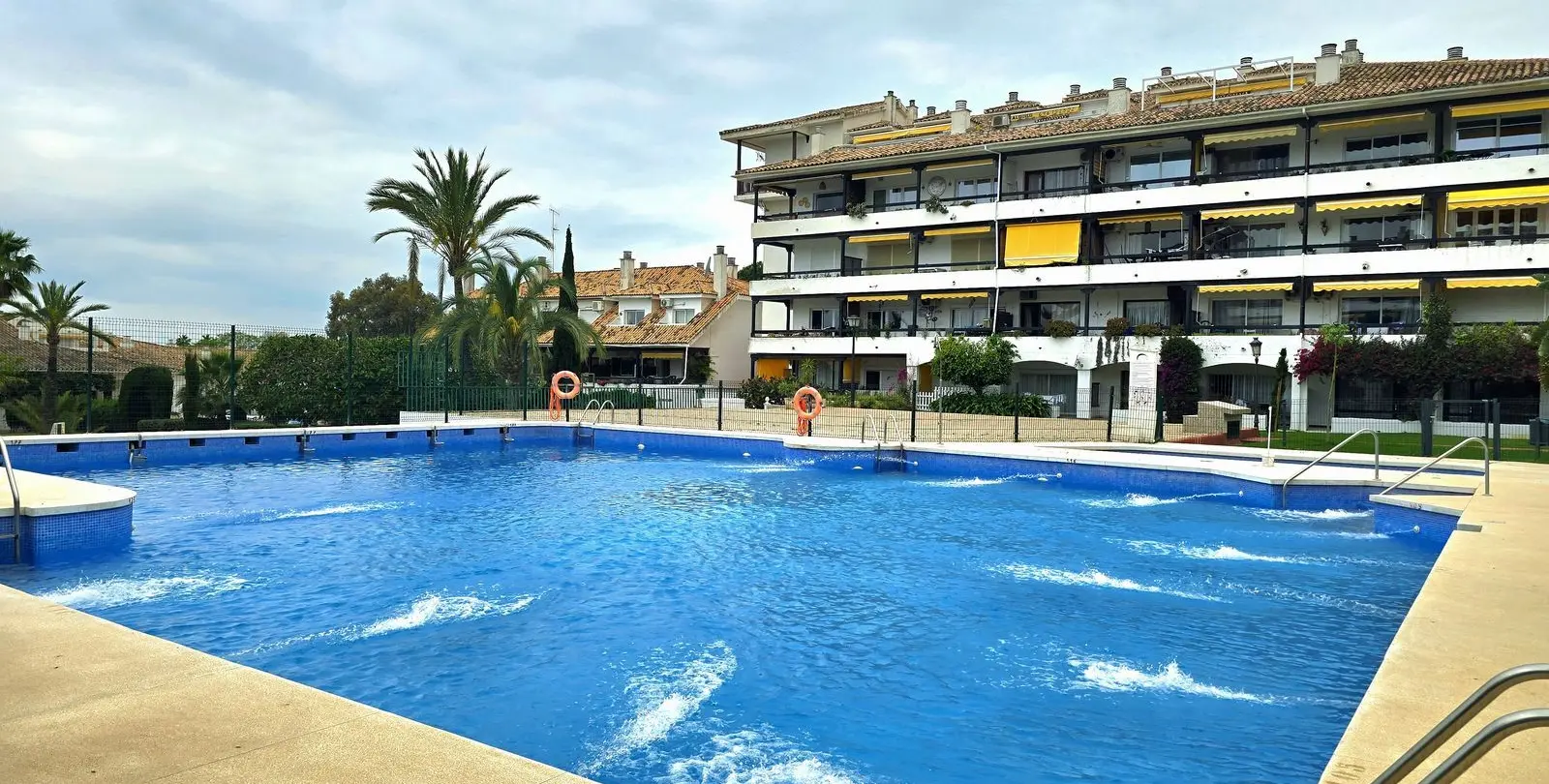 Sale of penthouse in The Golden Mile 8