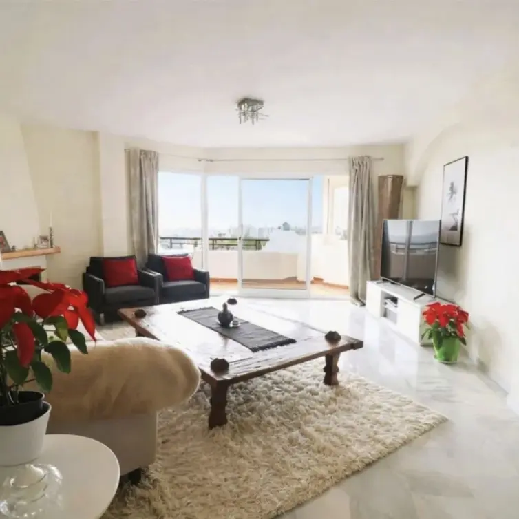 Sale of middle floor apartment in Calahonda