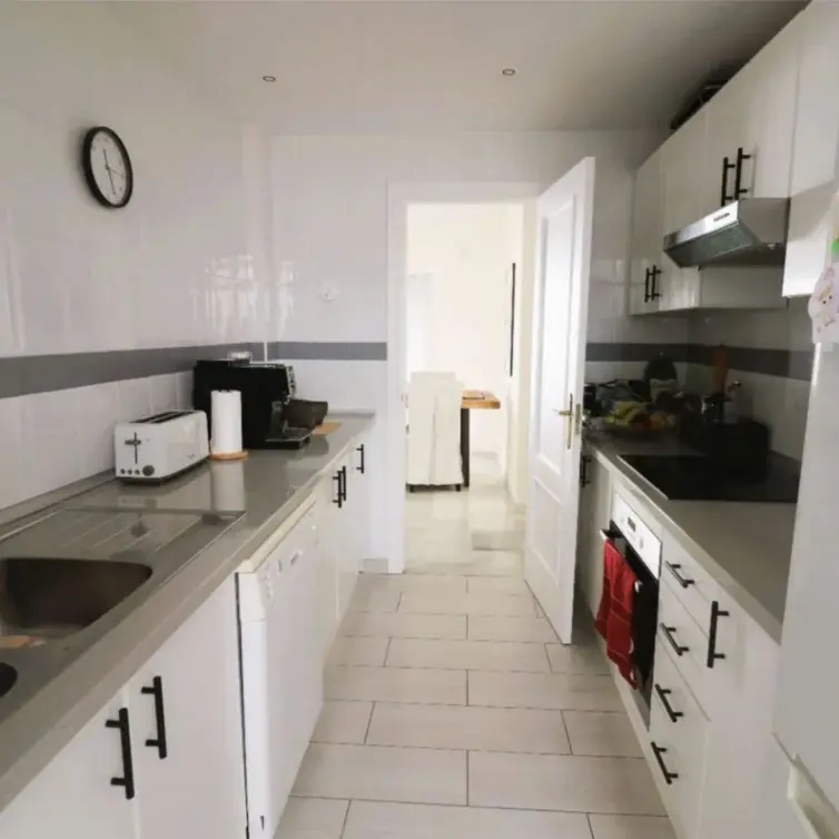 Sale of middle floor apartment in Calahonda