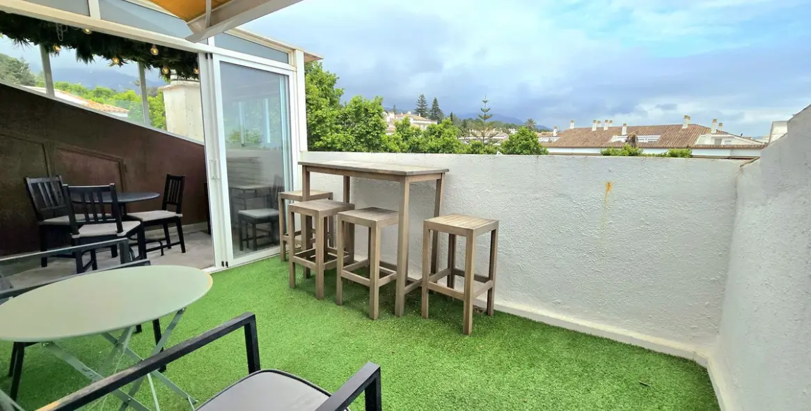 Sale of penthouse in The Golden Mile 8