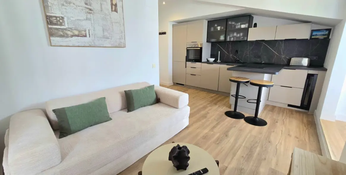 Sale of penthouse in The Golden Mile 19