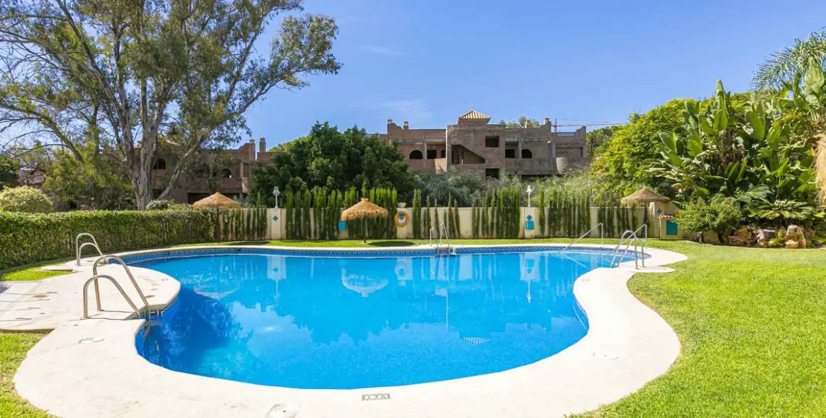 Sale of penthouse duplex in Costabella 20