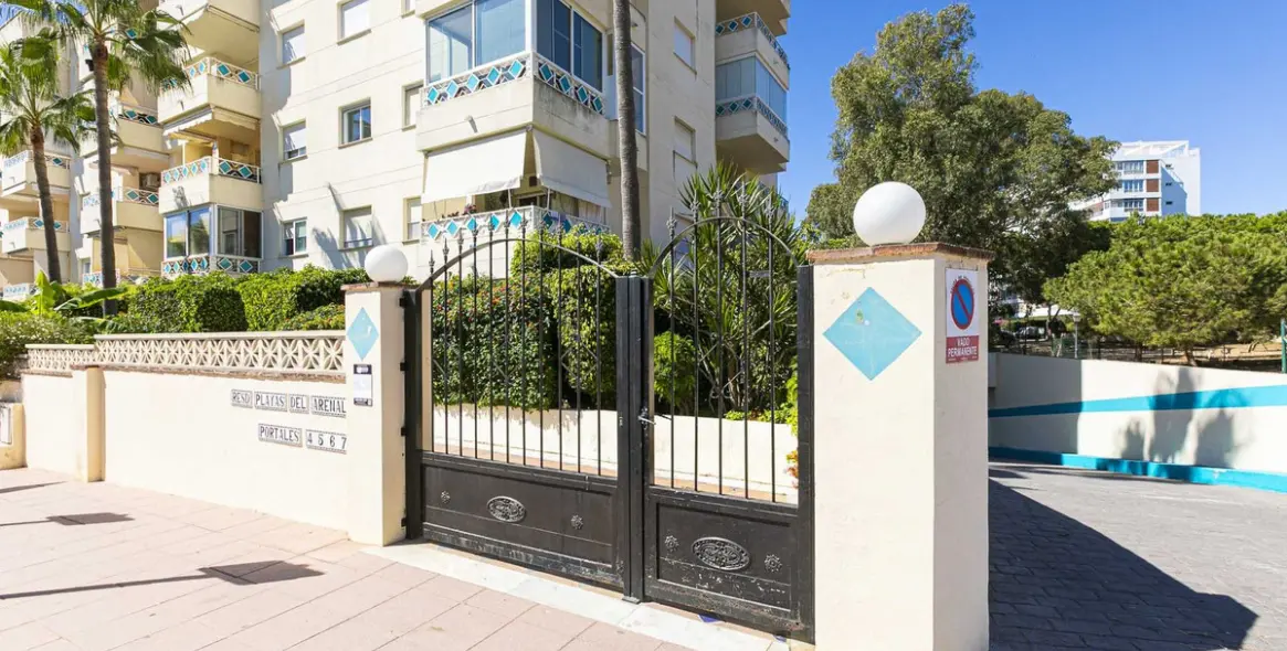Sale of penthouse duplex in Costabella 25