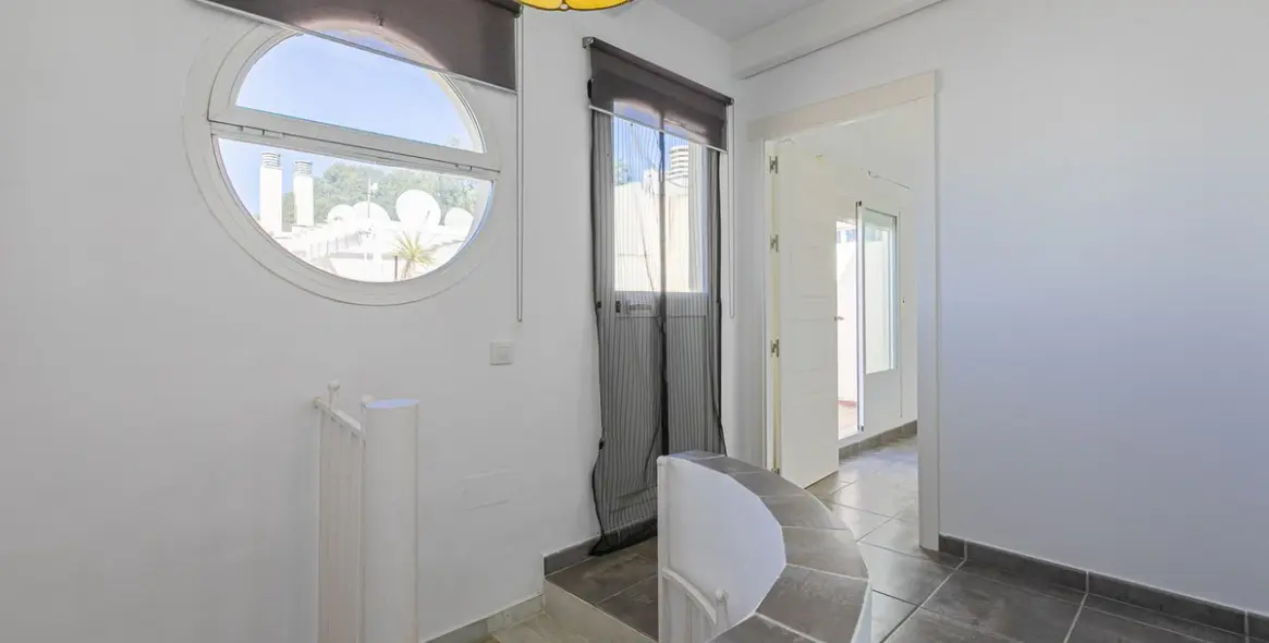 Sale of penthouse duplex in Costabella 28