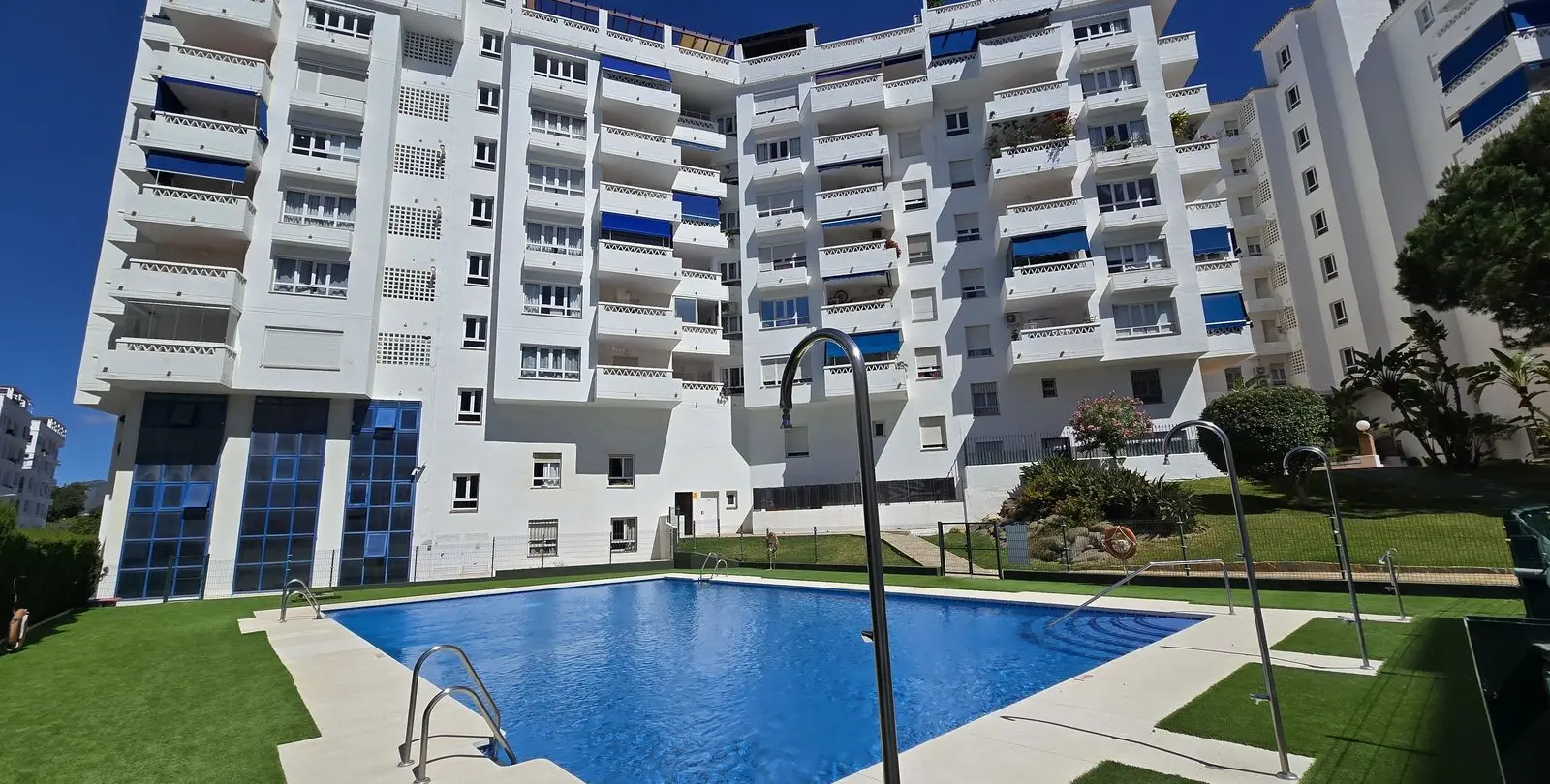 Venta de apartamento en planta media en Nueva Andalucía 1