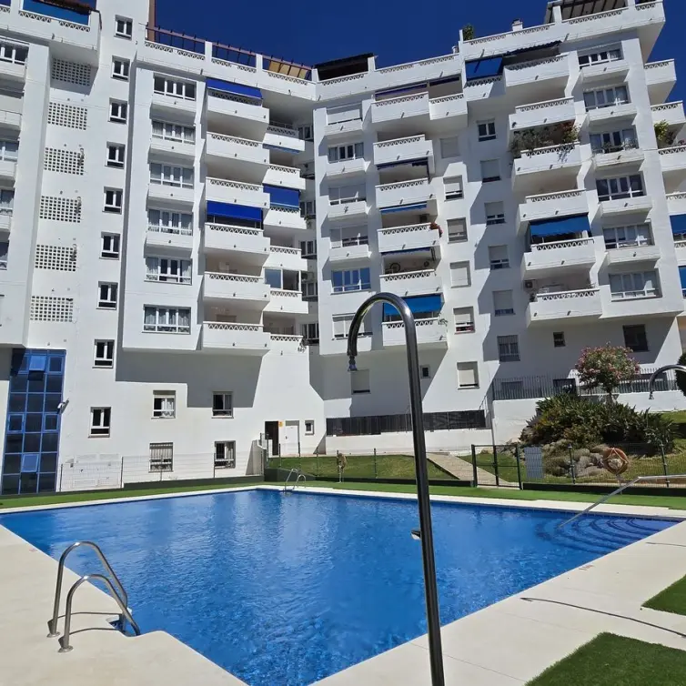 Sale of middle floor apartment in Nueva Andalucía