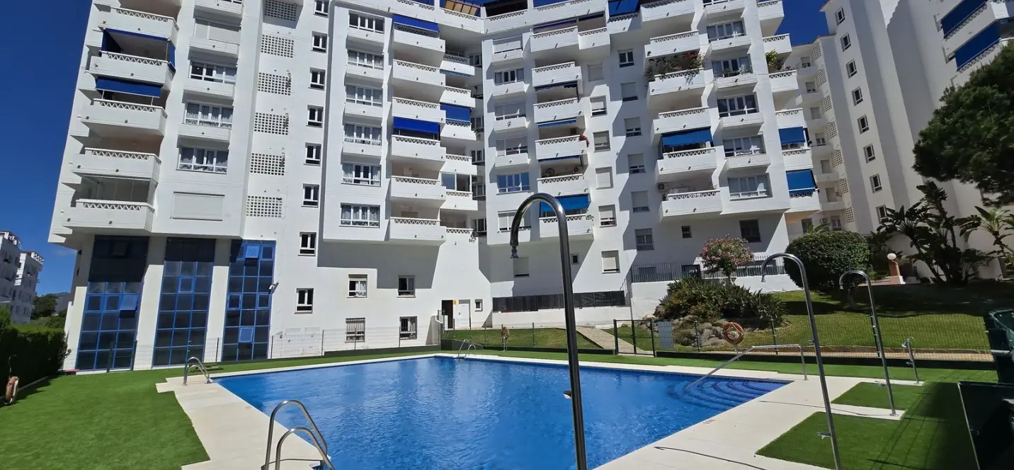 Sale of middle floor apartment in Nueva Andalucía 0
