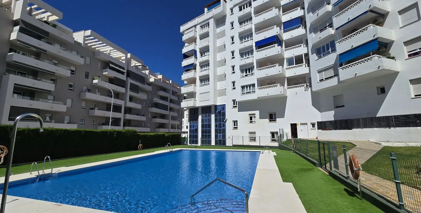 Venta de apartamento en planta media en Nueva Andalucía 2