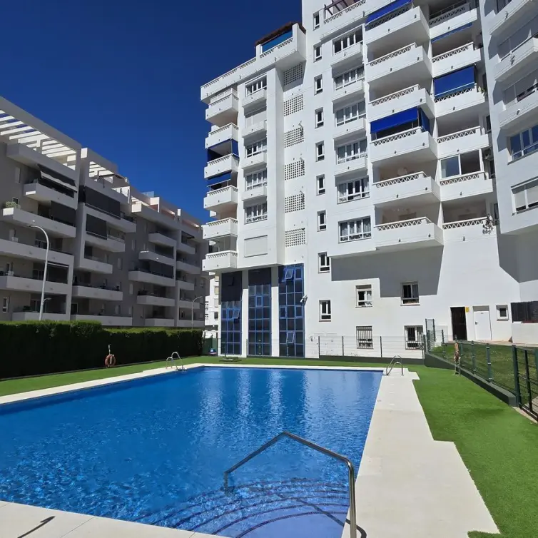 Sale of middle floor apartment in Nueva Andalucía