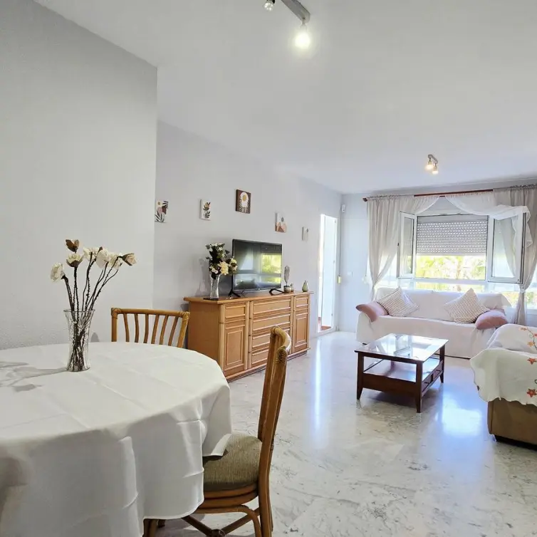 Sale of middle floor apartment in Nueva Andalucía