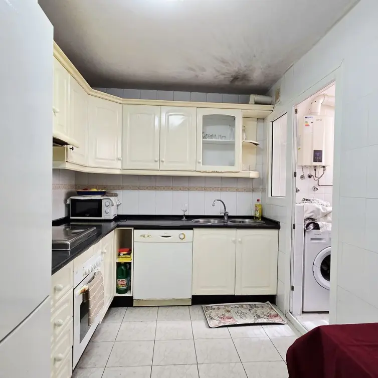 Sale of middle floor apartment in Nueva Andalucía