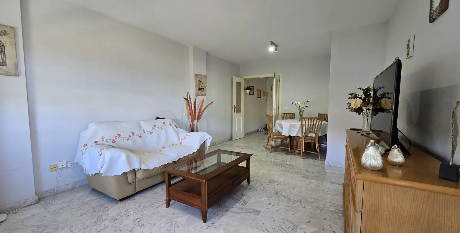 Venta de apartamento en planta media en Nueva Andalucía 7