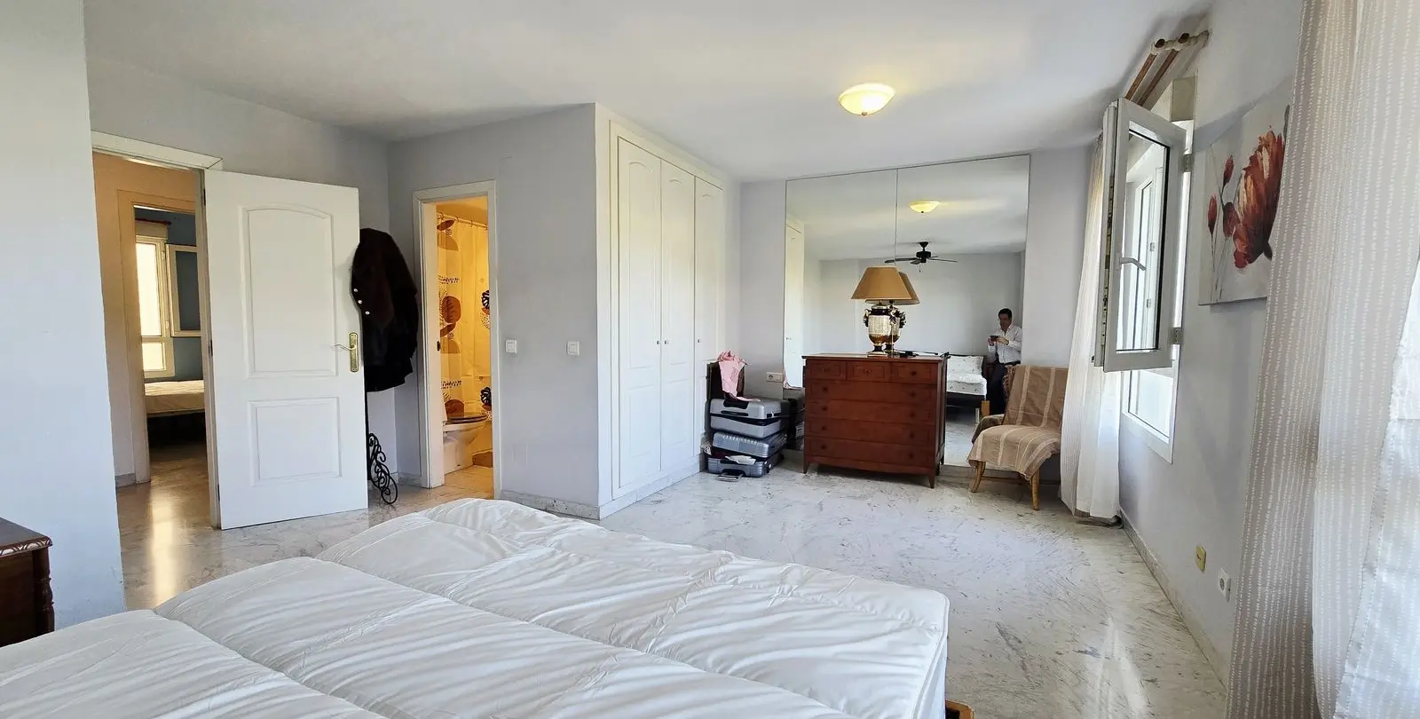 Venta de apartamento en planta media en Nueva Andalucía 10
