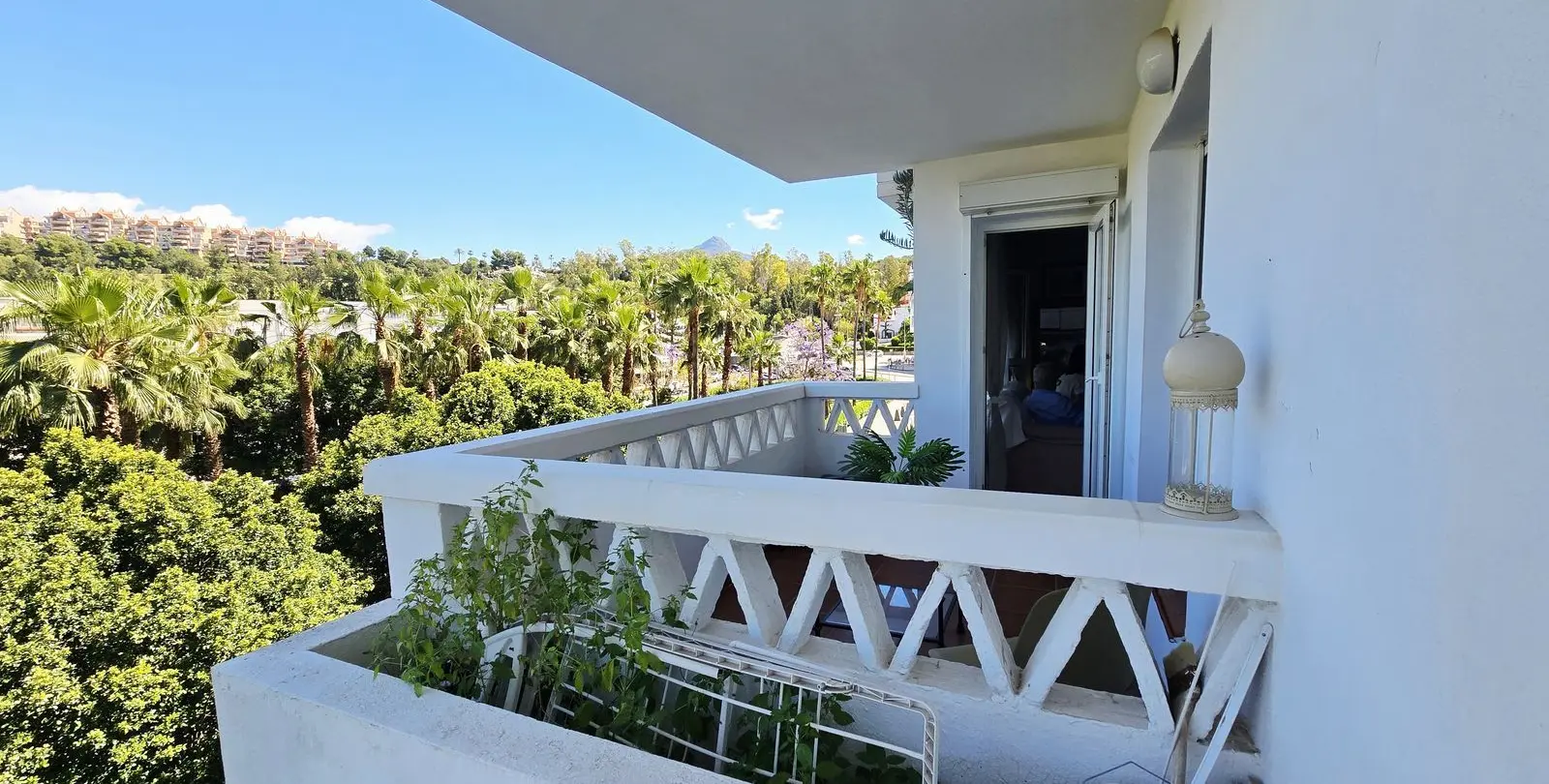 Venta de apartamento en planta media en Nueva Andalucía 12