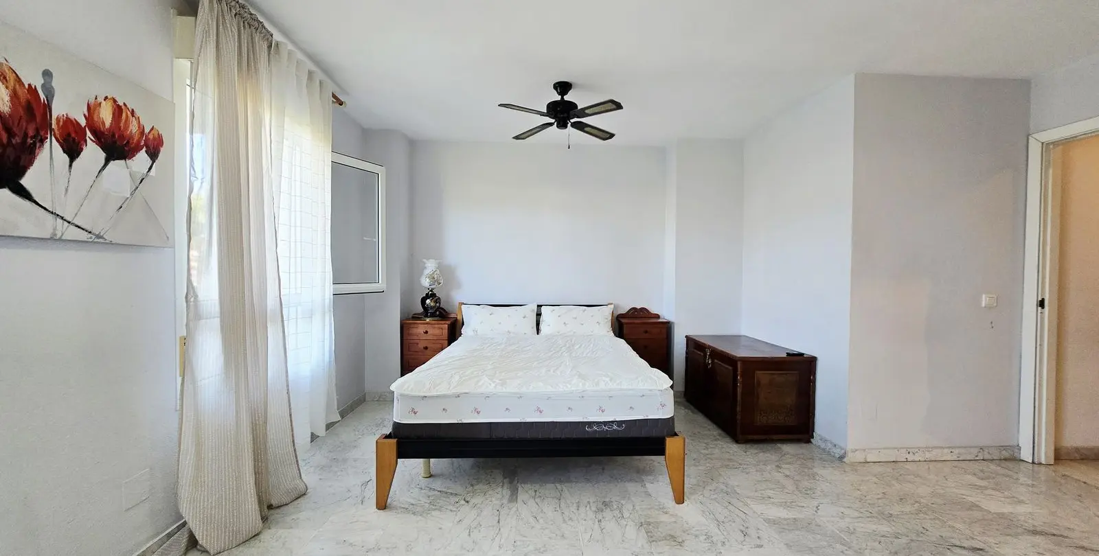 Venta de apartamento en planta media en Nueva Andalucía 13