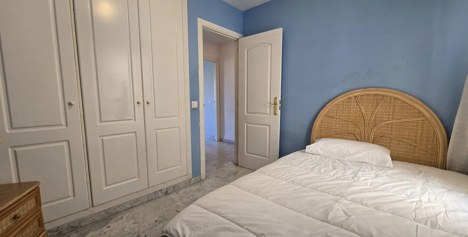 Venta de apartamento en planta media en Nueva Andalucía 15