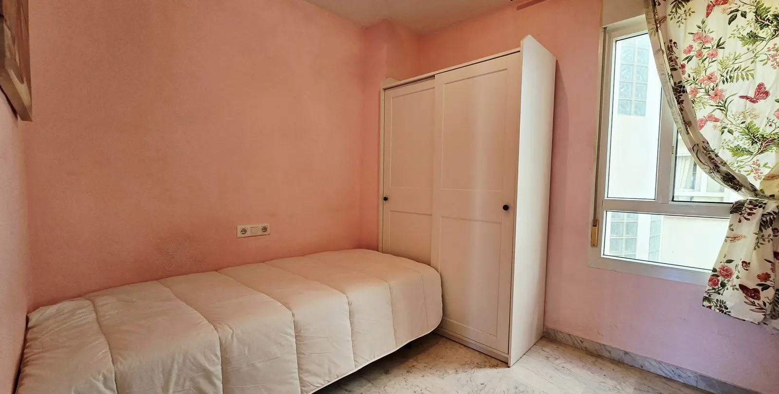 Venta de apartamento en planta media en Nueva Andalucía 17