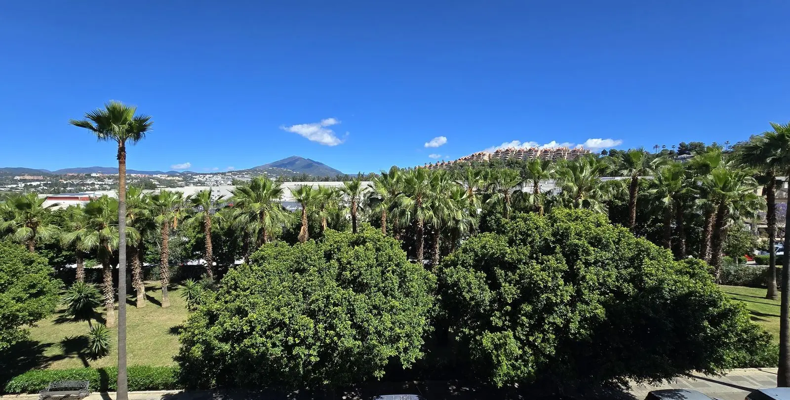 Venta de apartamento en planta media en Nueva Andalucía 20