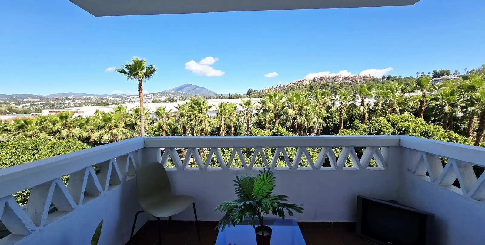 Venta de apartamento en planta media en Nueva Andalucía 24